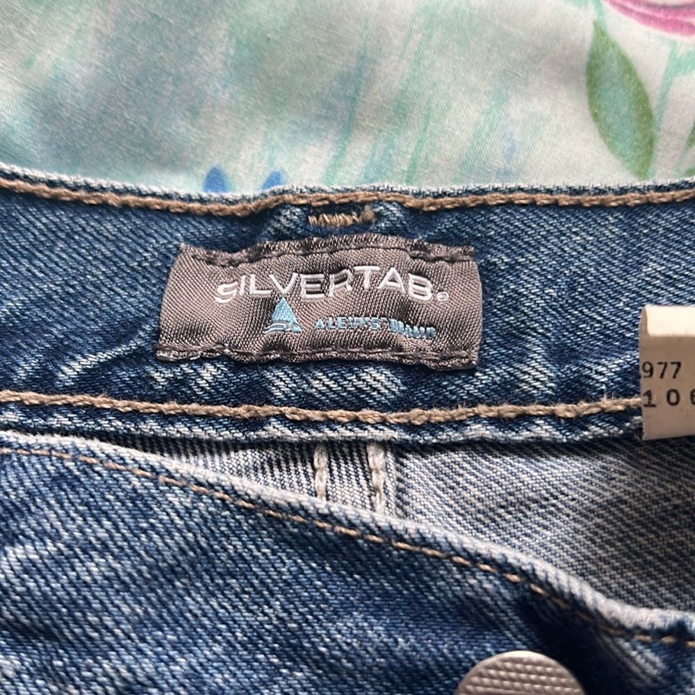 Levi’s Silvertab Cut Off Shorts - Picture 9 of 11